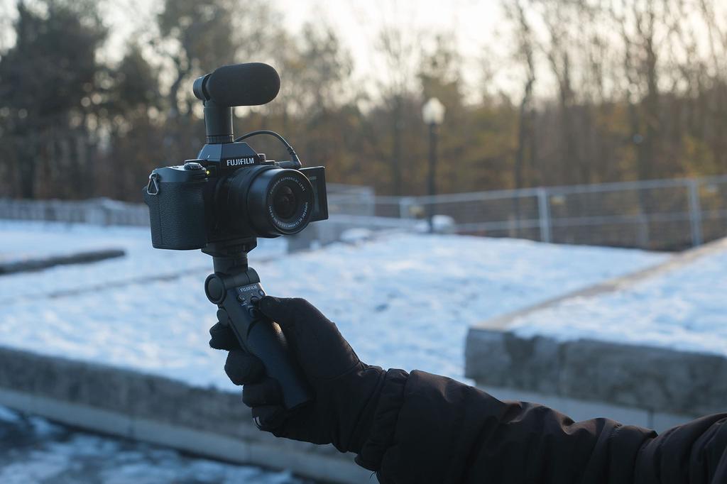 FUJIFILM Handgriff-Stativ mit Fernaufnahmefunktion, Selfie, Aufnahmen aus niedrigem Winkel, Gruppenaufnahmetisch, Foto, staubdicht, spritzwassergeschützt, niedrige Temperaturen