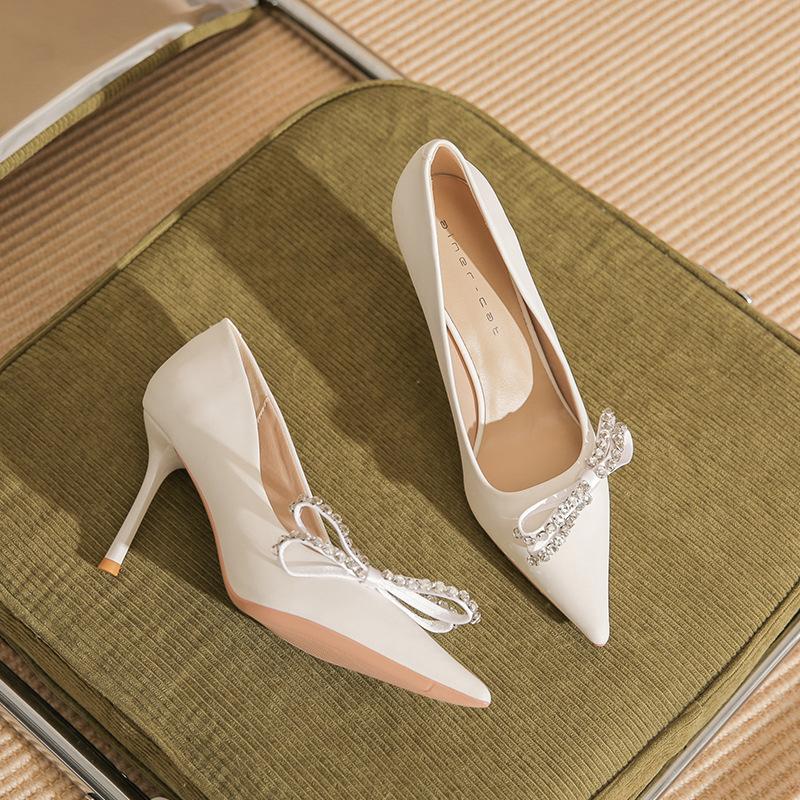 8853 [sheepskin] White High Heels Women's Thin Heels Autumn 2025 New Pointed Rhinestone Bow Single Shoes