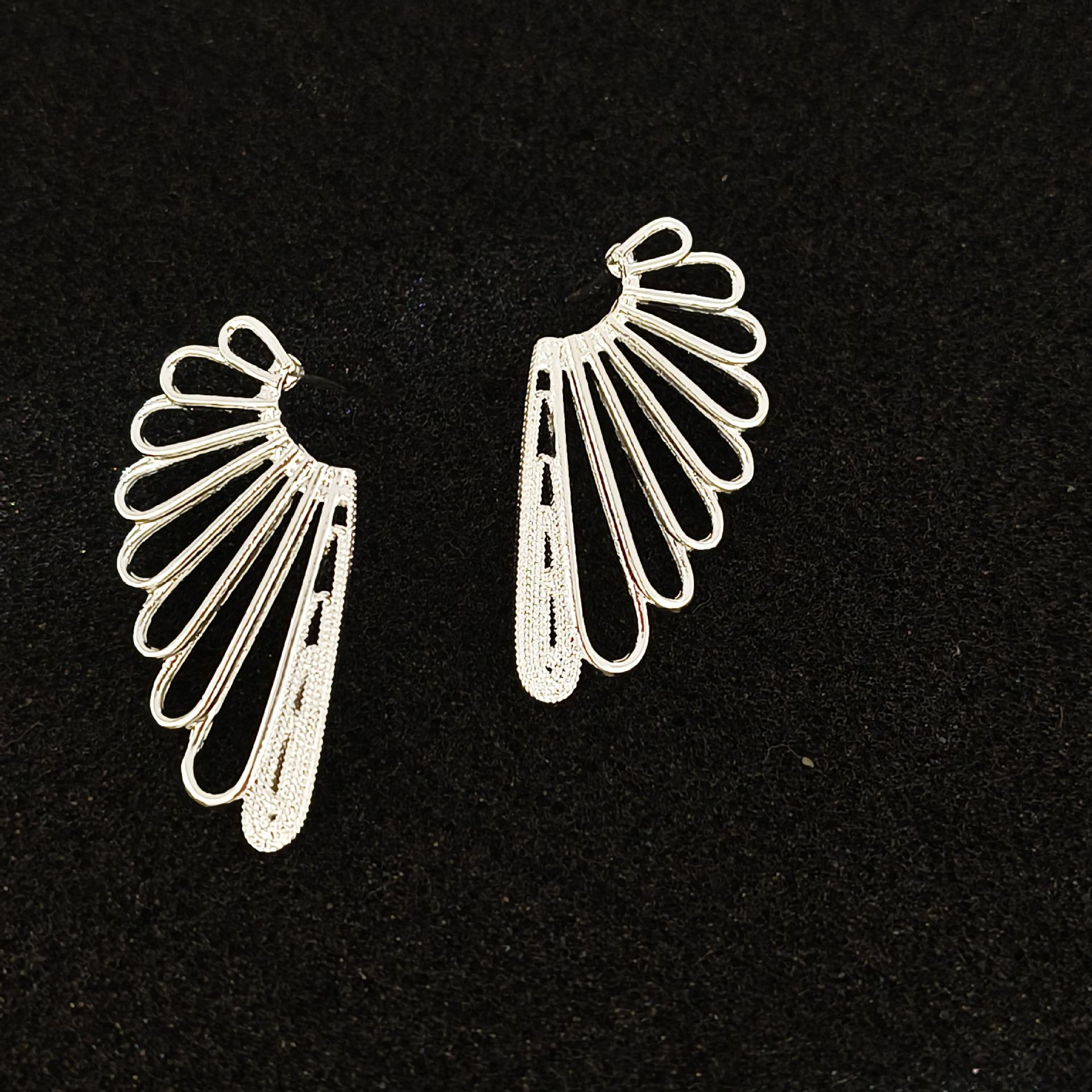 Mori versatile hollow half butterfly wing earrings personalized simple stud earrings temperament high-end earrings