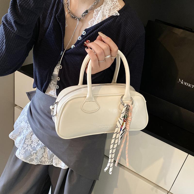 Premium bag women's spring and summer 2025 new popular versatile handbag shoulder bag commuter messenger pillow bag