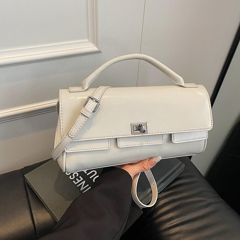 Shoulder bag women's new high-end fashion bag simple casual versatile messenger bag commuter underarm small square bag