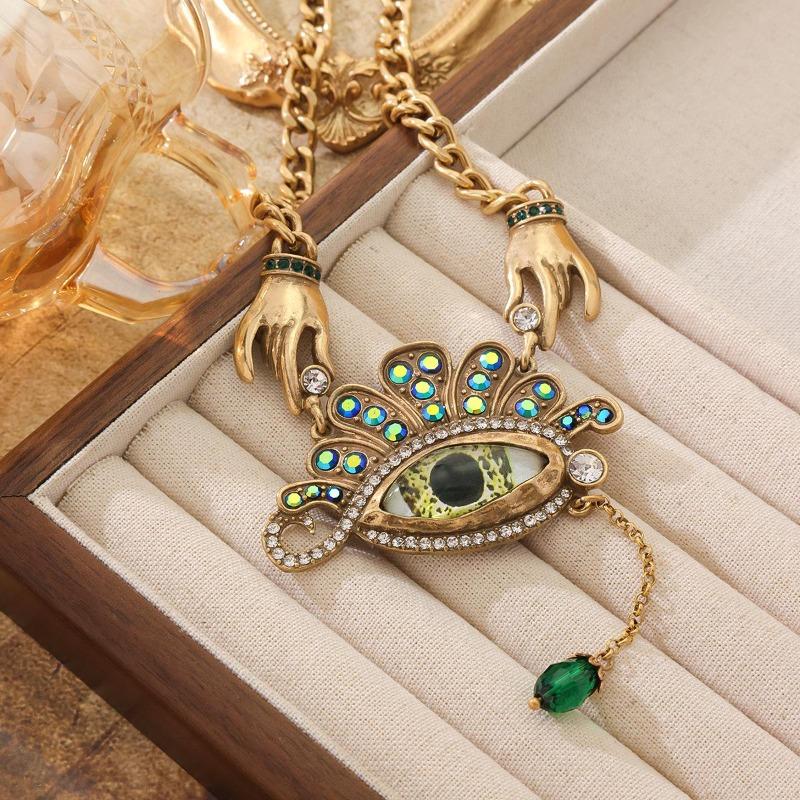 Qingdao Medieval Imitation Xiapa Exaggerated Shape Necklace Stud Earrings Set Leads The Fashion Trend