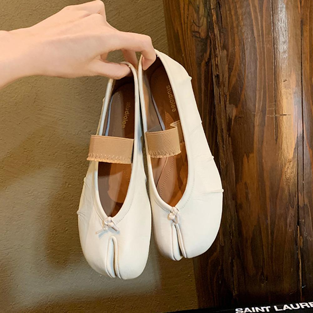 Fashion Fashion Tabi Ninja Shoes WomenRound Split Toe Shallow Thick Heel Sandals Single Mid Heel Mary Janes Shoes Female Pumps