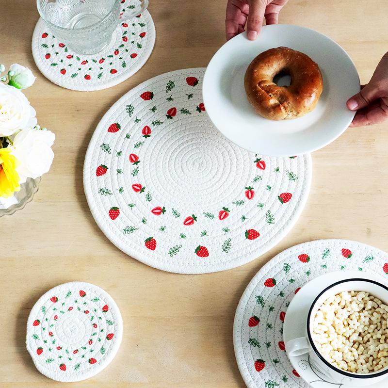 Strawberry printed thermal insulation mat, dining table mat, anti-scalding household pot bowl mat, desktop coaster, plate mat, placemat.