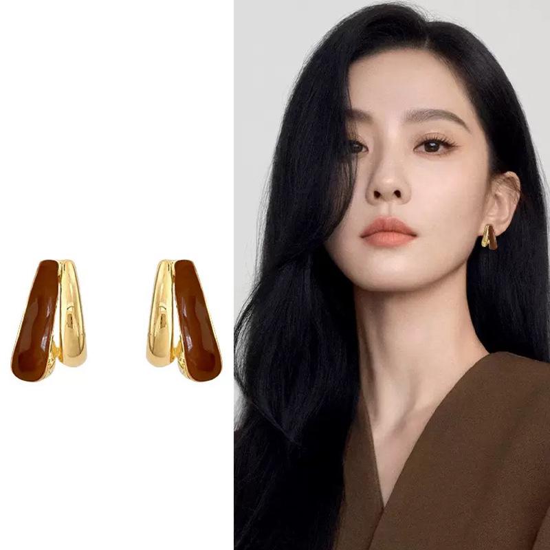 Elegant Retro Wine Red Drip Glaze Earrings: Fashionable Double-Layer Hong Kong Style for Everyday Versatility and Women's High-End Charm.