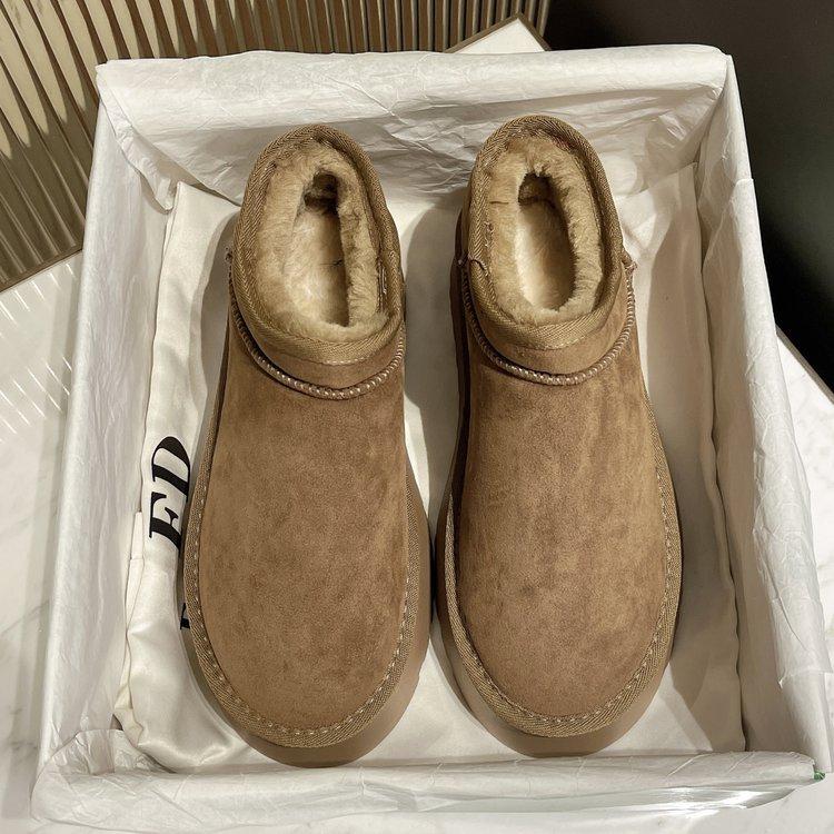 Thick-soled snow boots women's fur integrated 2025 new winter velvet bread shoes short tube heightening Northeast cotton shoes