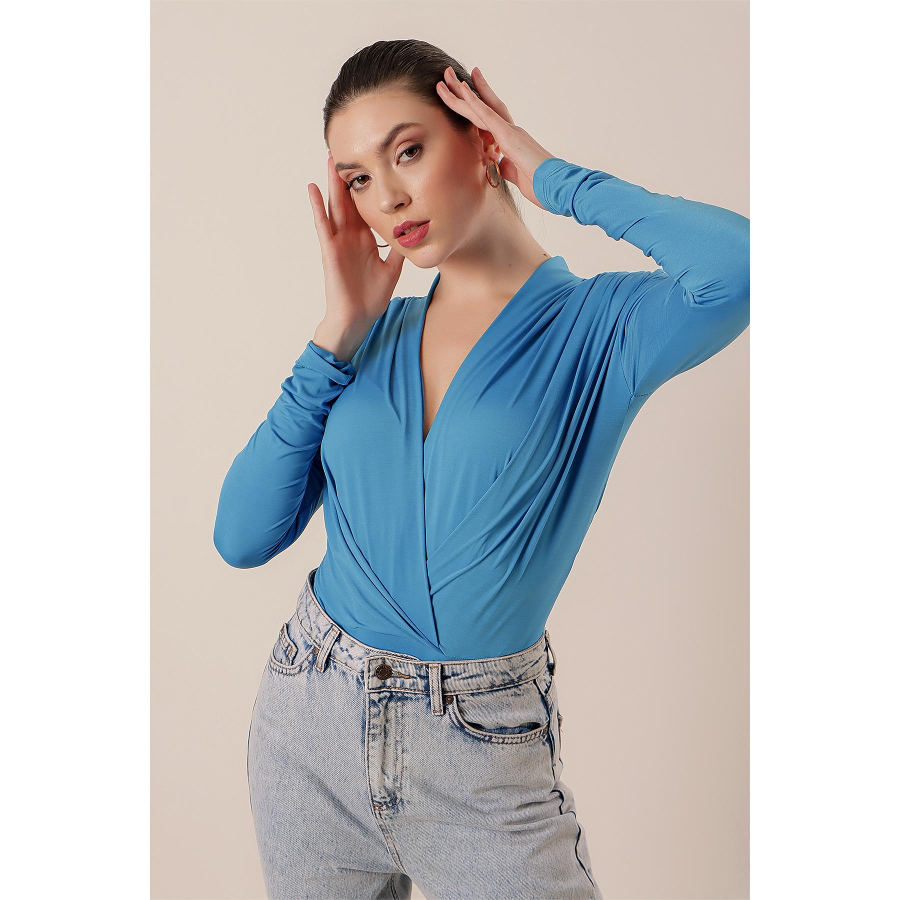 

Блузка с двубортным воротником и плиссированной талией на кнопках