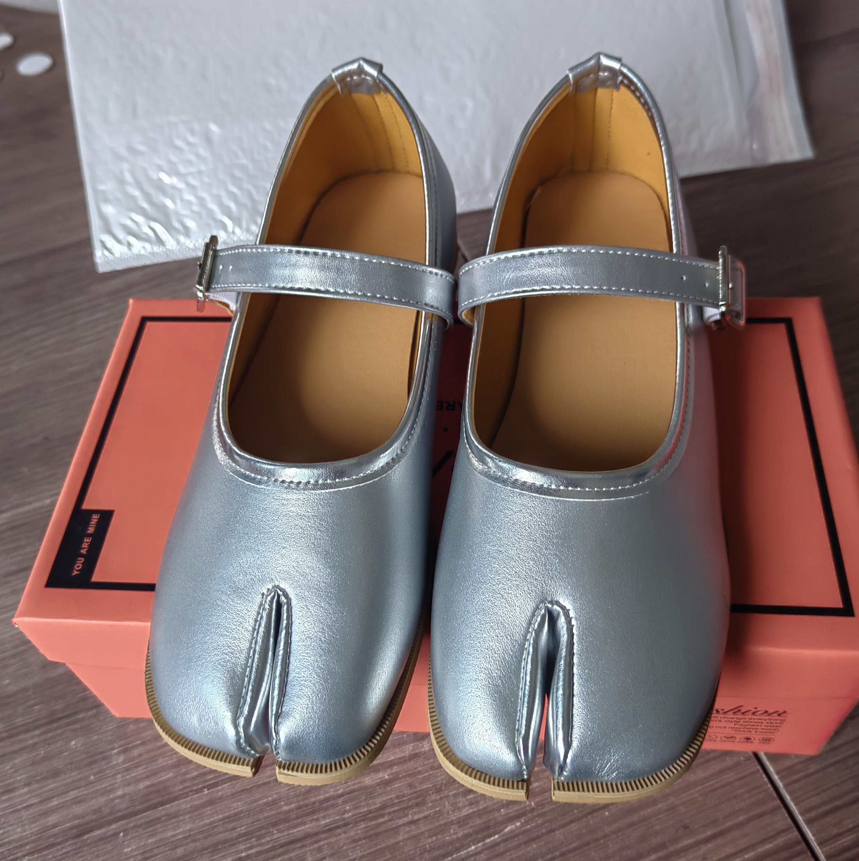 

Модные женские таби ниндзя балетки серебристая кожа обувь с раздельным носком большой размер 42 шампанское лоферы мэри джейн туфли-лодочки с пряжкой обувь 42 серебряный