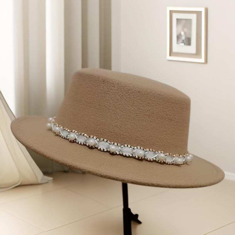 Autumn and winter black woolen flat top top hat women's small fragrant style British retro pearl rhinestone celebrity fashion hat self-operated