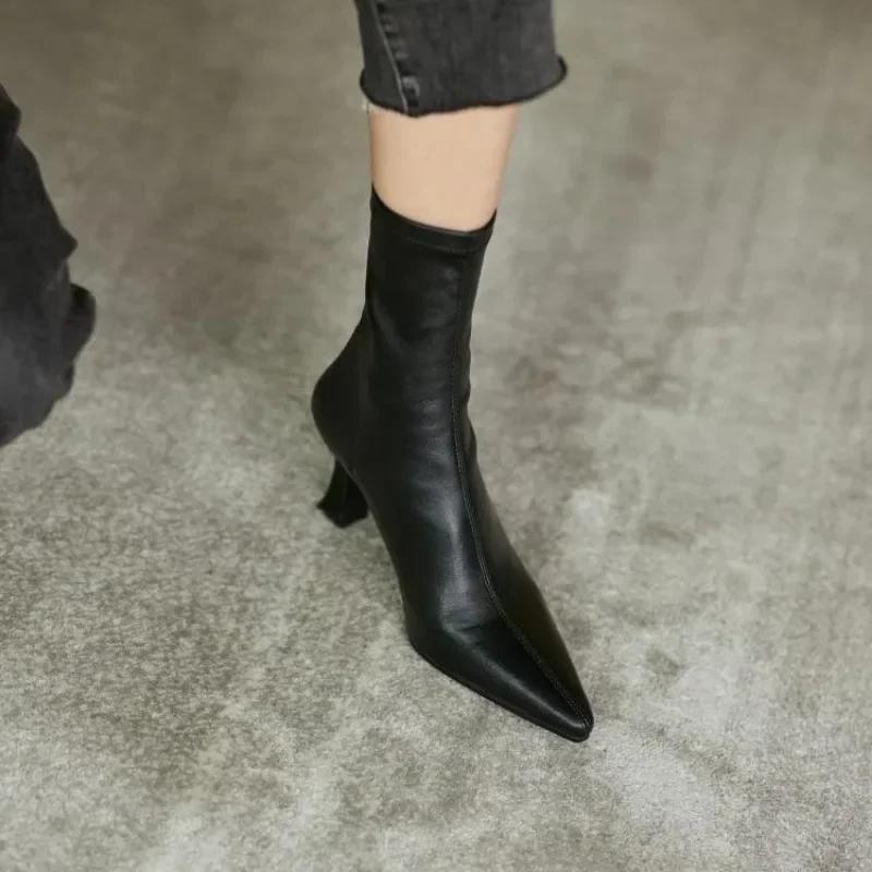 Fashion 2024 New Fashion Pointed Toe Workplace Versatile Thin Heels Solid Color Women's Boots Back Zipper Fashion Boots Formal