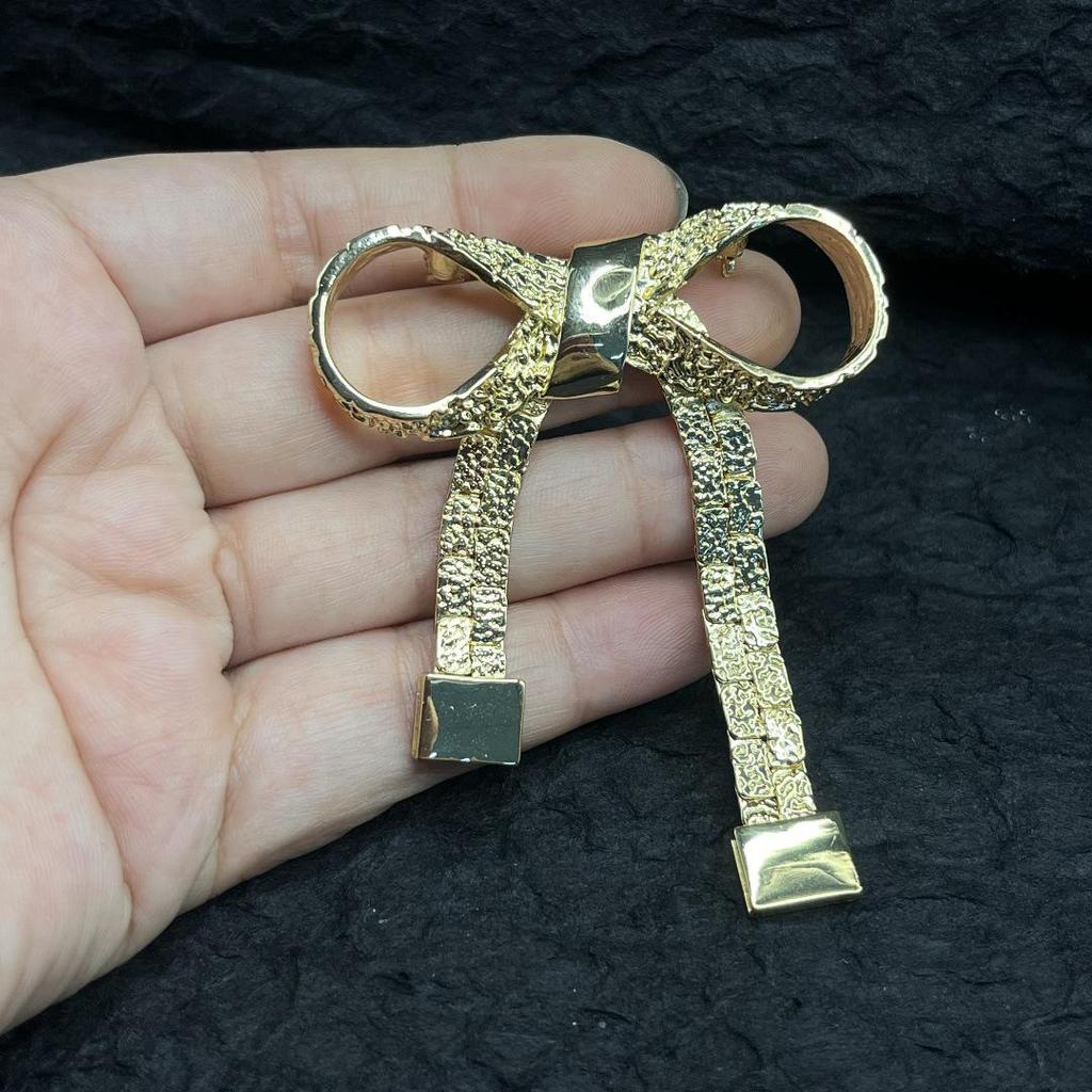 Vintage Copper-Plated Gold Tassel Bow Brooch - Versatile Sweater Corsage Accessory