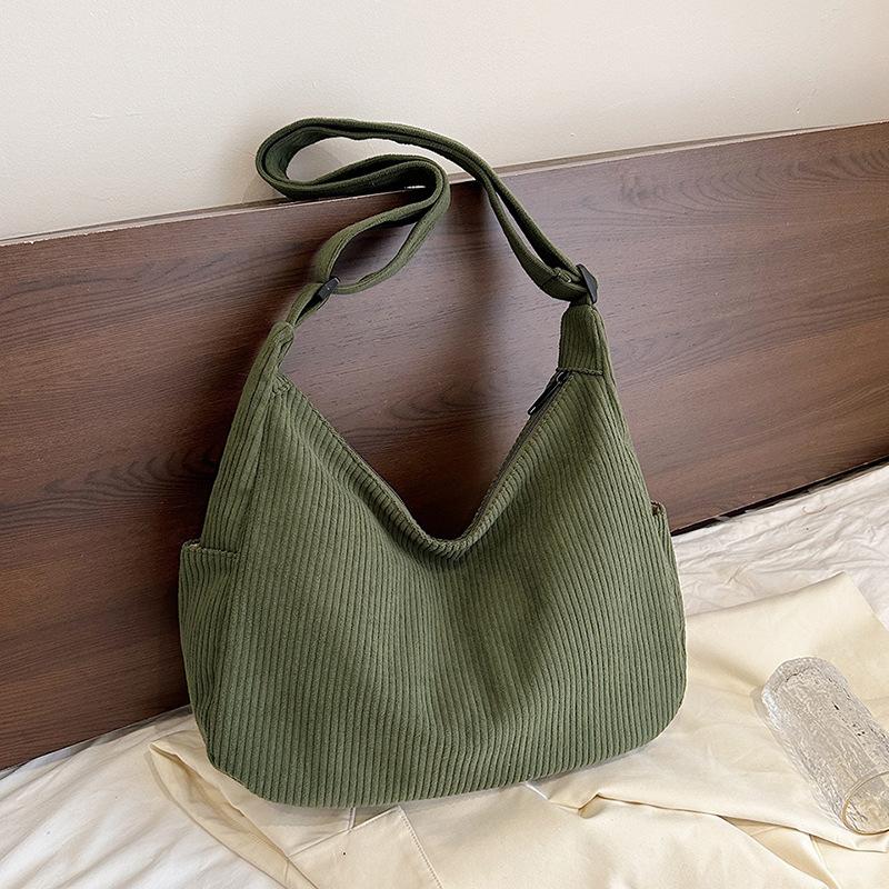 Corduroy bag women's large-capacity new autumn and winter versatile shoulder messenger bag commuter dumpling bag