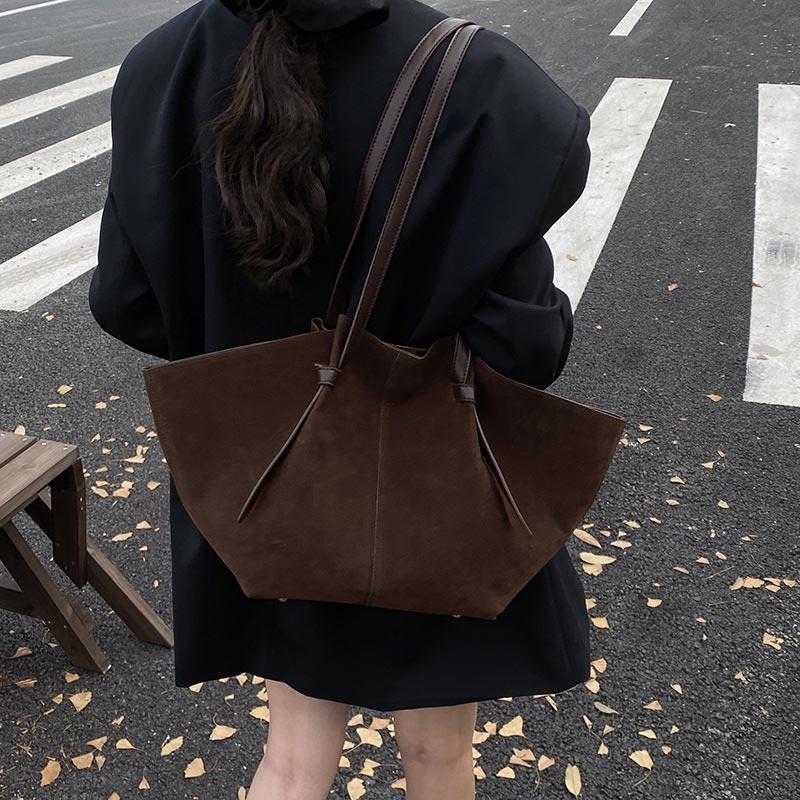 Leichte Luxusmarke Designer Flügeltasche Neue Mattierte Wildleder-Tragetasche Einfarbige Vielseitige Große Kapazität Damen Aufbewahrung Unterarmtaschen