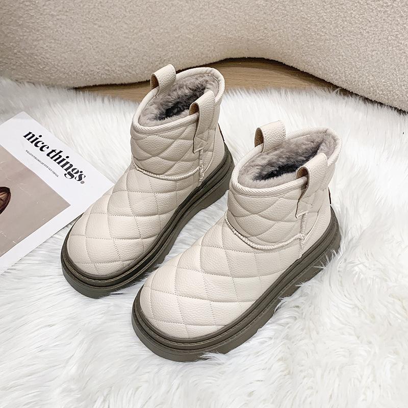 Harbin medium top velvet thickened snow boots women's winter 2025 new thick-soled versatile leather surface non-slip large cotton shoes