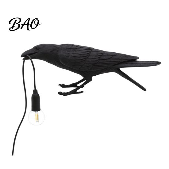 Desktop Statue with Light Crow Table Lamp, Gothic Raven Night Light, Halloween Black Bird Resin Lamp Dark Academia for Bedroom Ambience Decor Creative