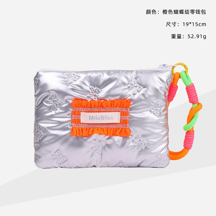 

Silver makeup bag, makeup bag, new earphone bag, high-end change bag, daily matching female cute bag.