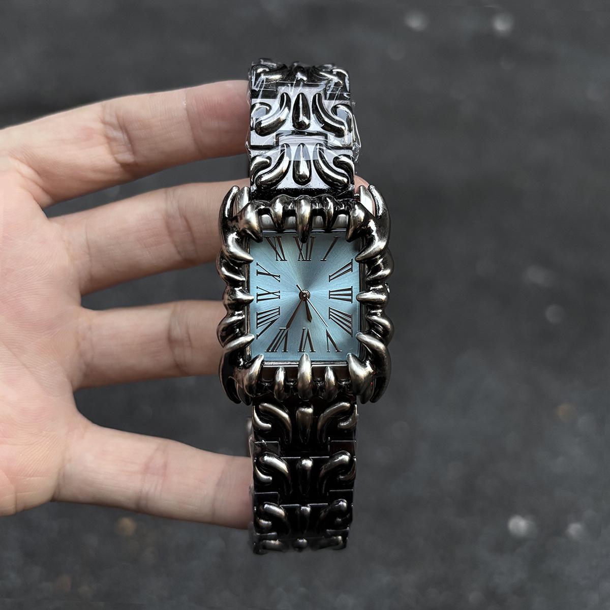 

Red Demon Claw Retro Style Top Unique Square Y2k Design Quartz Watches Men Alabaster Industries Devil Creative Watch Male Clock