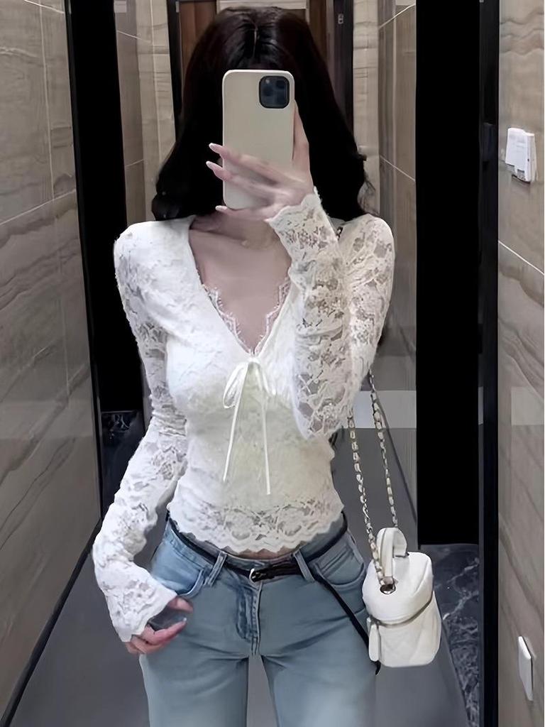 Women's Autumn/Winter White V-Neck Lace Velvet Lined Slim-Fit Top