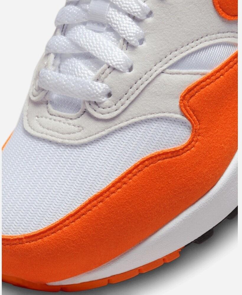 Кроссовки Nike Air Max 1 Women нейтральный серый/белый/черный/оранжевый