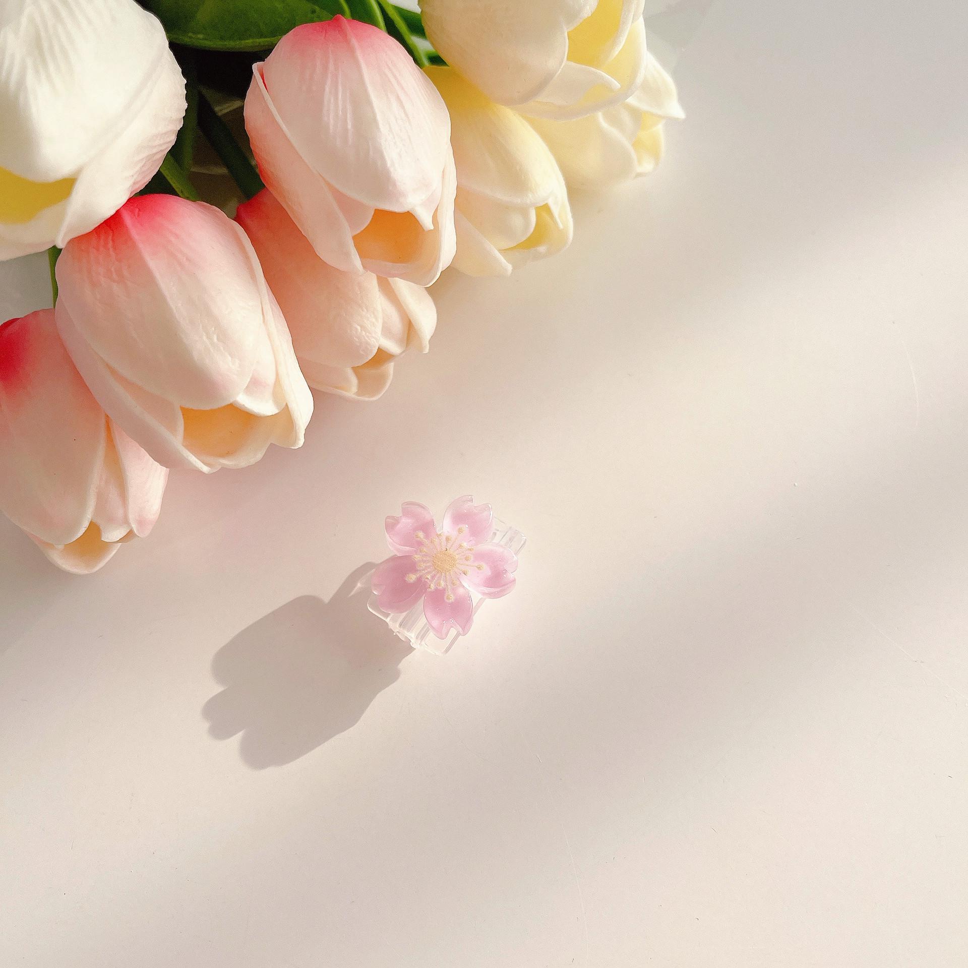 

Совместимый защитный чехол для кабеля с мультяшным цветком для Apple, Huawei, OPPO и Vivo. Universal USB Port Protective Cover