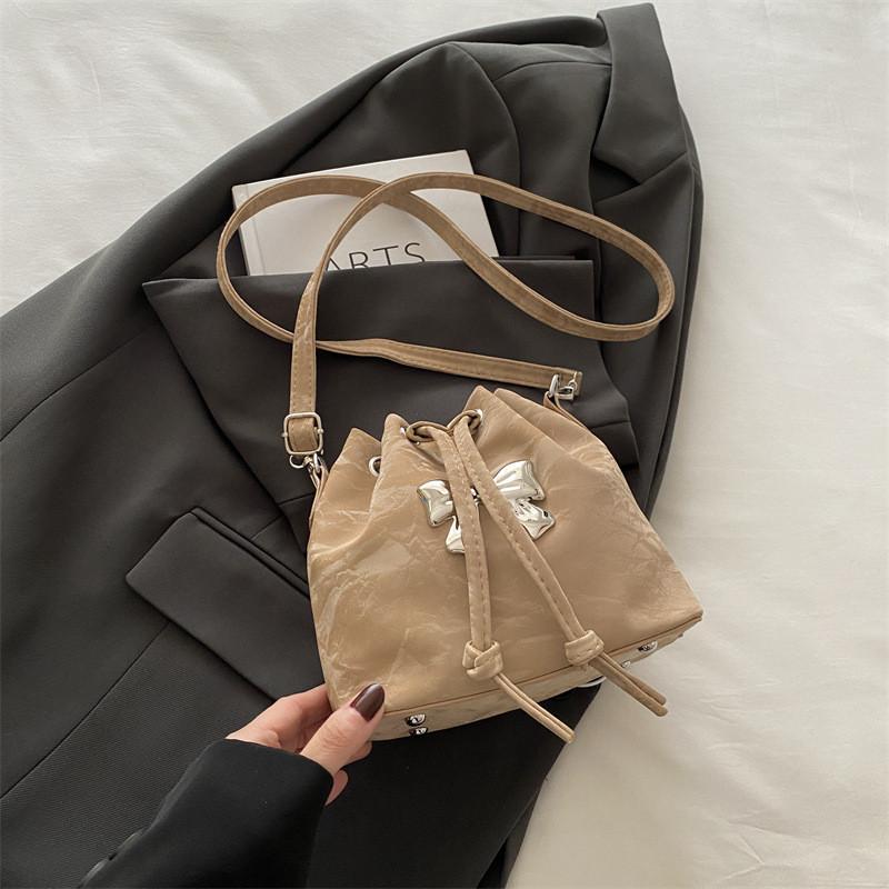 Large Capacity Stylish Shoulder Bag For Women Winter New Design Casual Bucket Bag In Black Silver Khaki Rose Pink Light Pink Blue Green White Colors