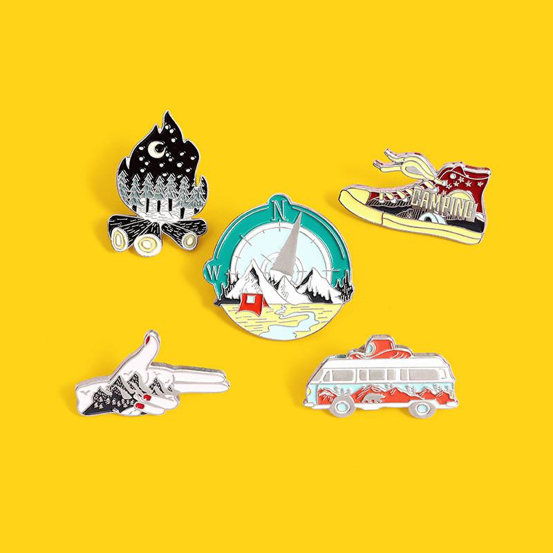 Shoes Artistic Canvas Bus Brooch Colorful Enamel Pin For Eyecatching Accessories Fashion