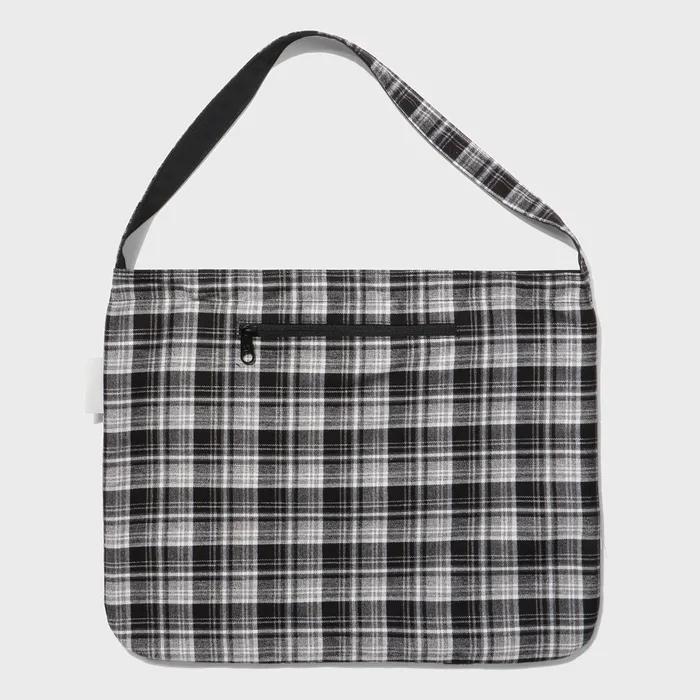 SIO Reversible Shoulder Bag _ Black Check & Black
