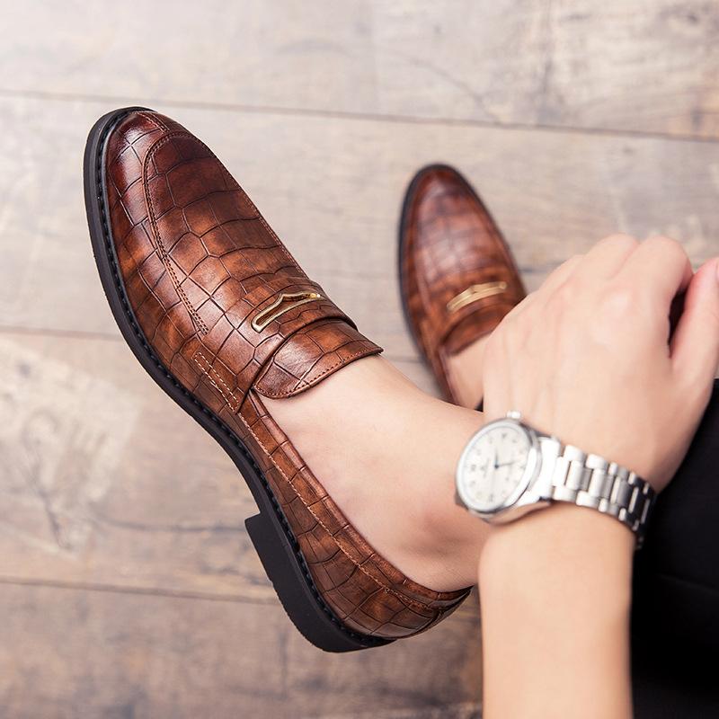 Fabrikdirektverkauf lässige Lederschuhe 2025 Frühling neu Krokodil Fischhaut Slipper Herrenschuhe männlicher Friseur Tide