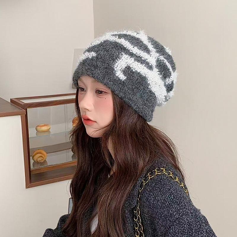 Cappello in maglia a costine con protezione per le orecchie, lettere, per circonferenza cranica grande, che fa apparire il viso piccolo, da donna, per primavera e autunno