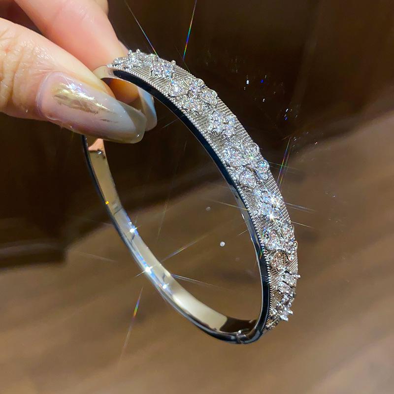 14K Gold-Plated Zircon Starburst Flower Bracelet, Light Luxury Fashion Bangle