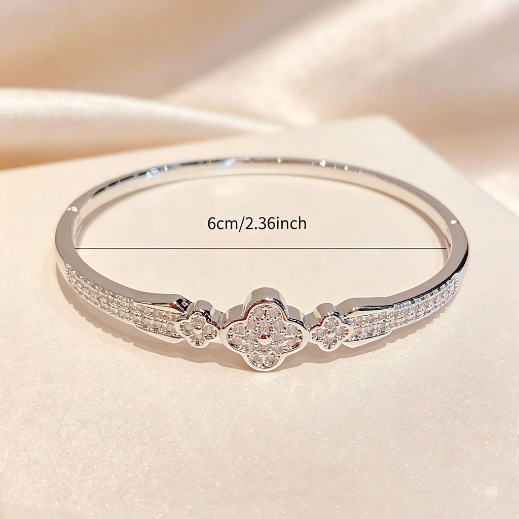 European & American Fashion Zirconia Four-Leaf Clover Bracelet: Sparkly Flower Design Wristband for Women