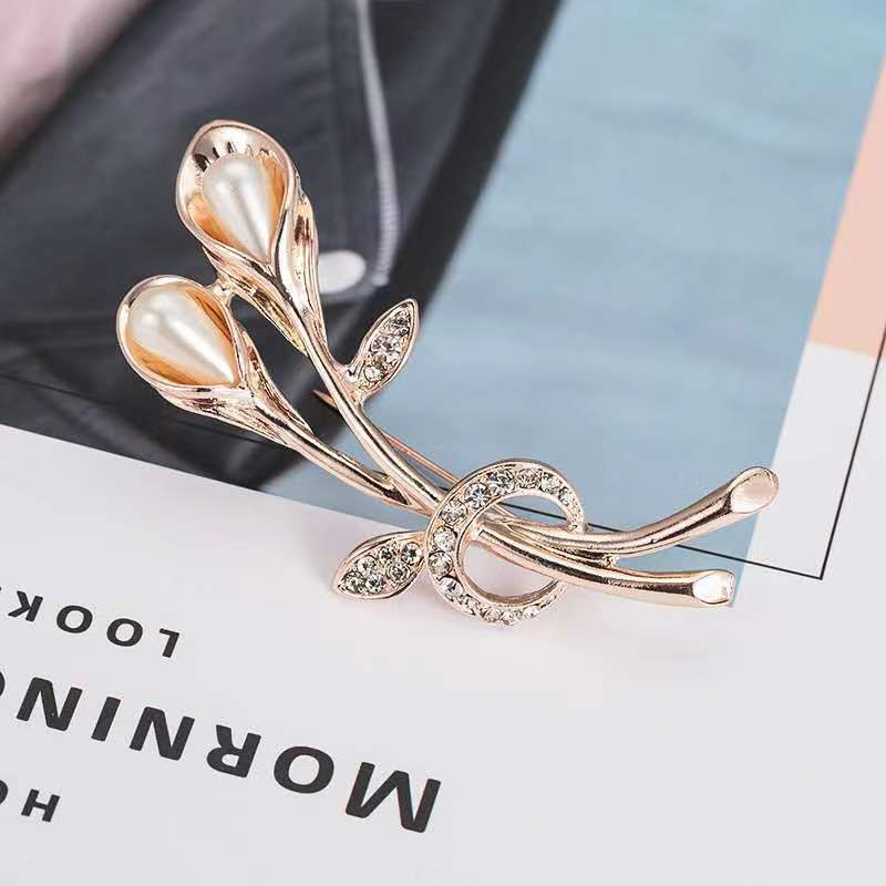 Light Luxury Style Sparkling Crystal Tulip Brooch