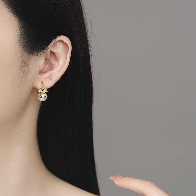 Korean Elegant Zircon Bow Pearl Stud Earrings for Women - Fashionable, Light Luxury, Versatile