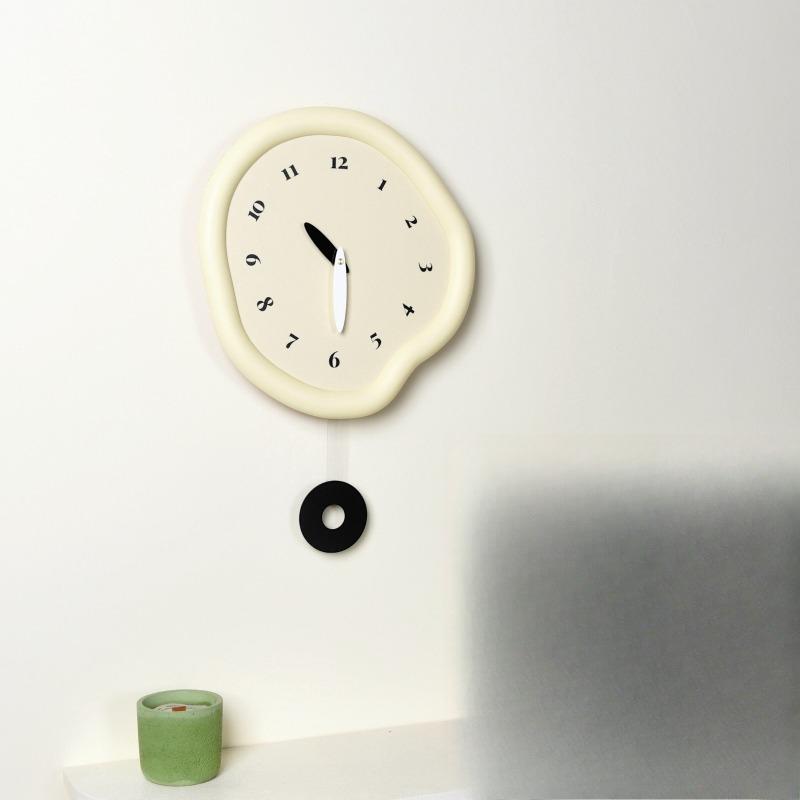 Cream Wind Minimalist Wall Clock Decorative Clock, Painted Beige Frame Black Scale, Ultra-quiet Without Emptying