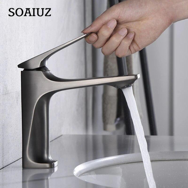 Mosazné jádro Moderní koupelnová dřezová baterie Jednoruční umyvadlo namontované na umyvadlo Vodní baterie Teplá a studená baterie