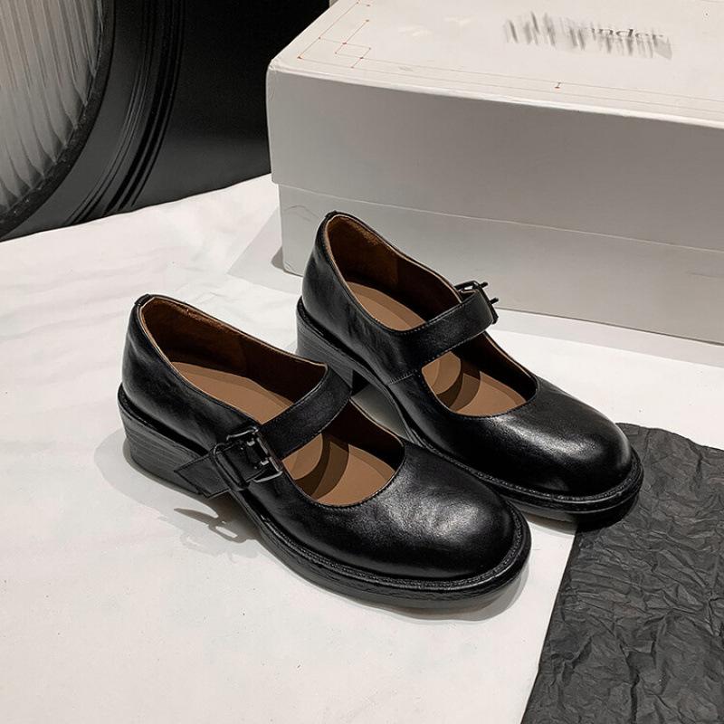 

Новые женские модные одинарные туфли из кожи на низком каблуке с круглым носком, повседневные, на платформе, нескользящие, большого размера, на квадратном каблуке, маленькие кожаные туфли для женщин 40 чёрный