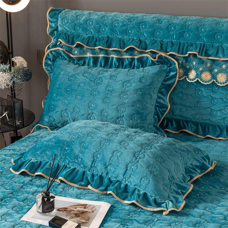Thick Milk Velvet and Cotton Pillowcase Set Paired with Thick Velvet and Quick Heating Cotton Pillowcase for Warmth