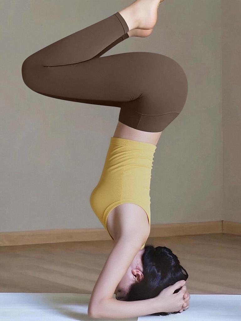 2026 Women's High-End Yoga Set with Integrated Cup Sports Vest