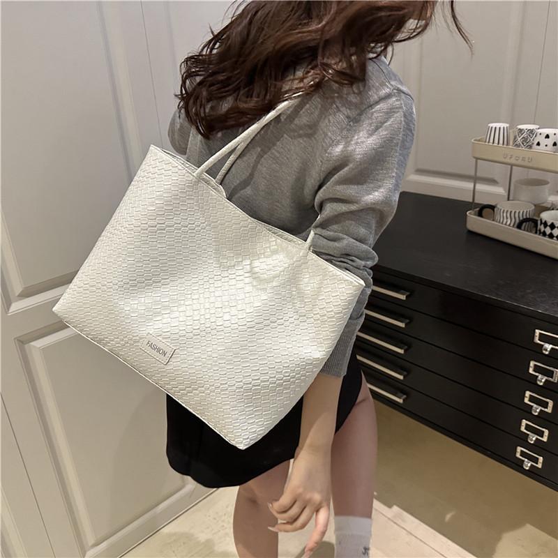 2025 Trend Woven Pattern New Fashion Casual Large Capacity Solid Color Textured One Shoulder Underarm Tote Bag Women