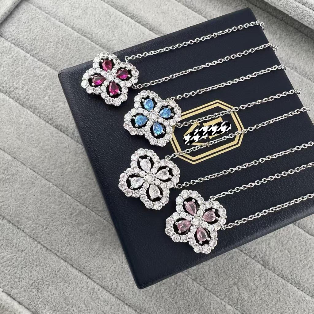 Luxury Diamond Inlaid Four-Leaf Clover Necklace - Gold Handmade Clavicle Chain for Women, As Seen On Xiaohongshu Socialites