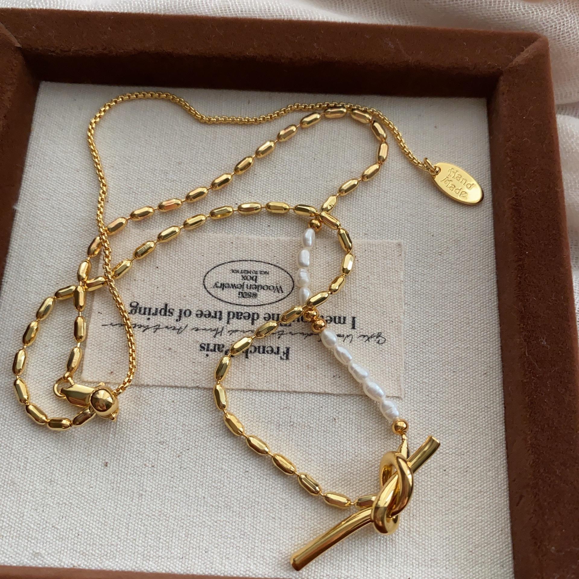 

Brass Electroplated 22K Real Gold, Light Luxury Style Knot Design Natural Real Pearl Necklace Female Cold Wind
