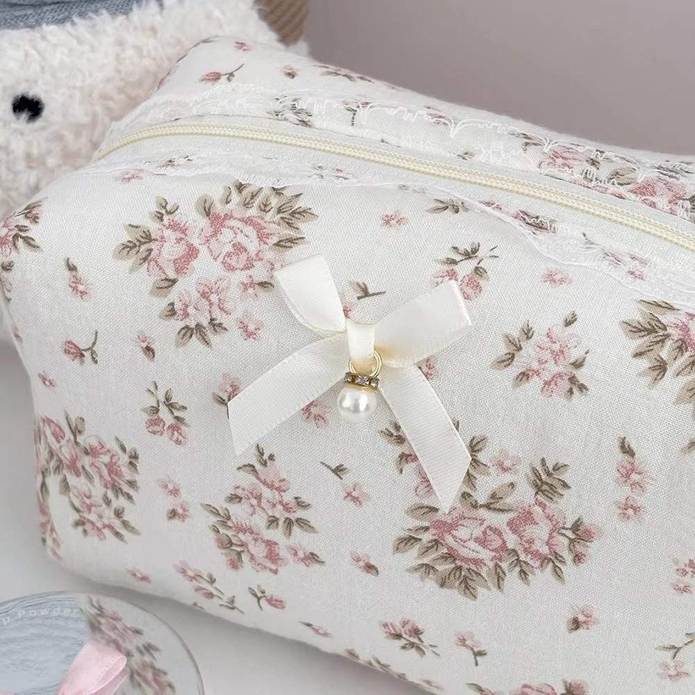 Portable Lace Makeup Pouches Flower Pattern Waterproof Cosmetics Bag Zipper Lipstick Case