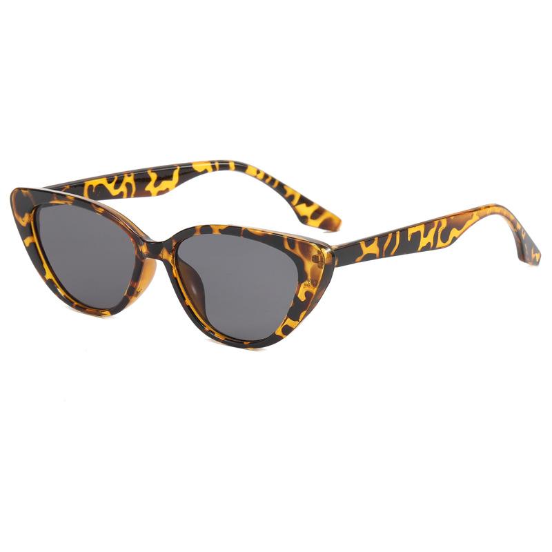 Retro Triangular Cat Eye Small Face Sunglasses Women'S High-End Sense Black Small Frame Sunscreen Shape Photo Sunglasses