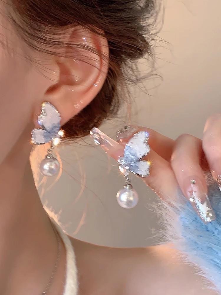 Brincos Elegantes de Borla de Zircônia com Pérolas e Tarraxas Florais - Joias de Orelha Versáteis e Estilosas para Mulheres