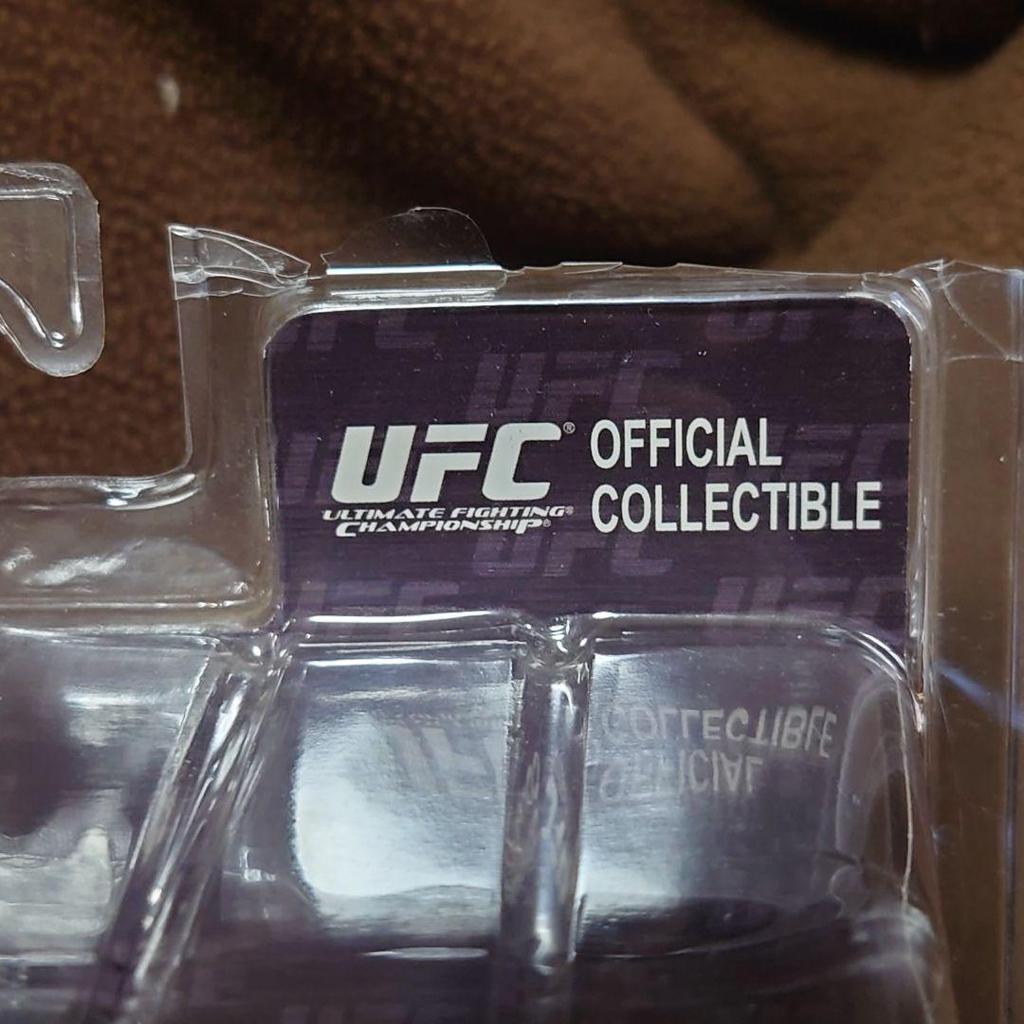 [USED] Round 5 UFC Bruce Lee figure, free shipping