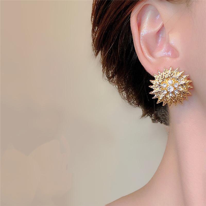 Gold Sunflower Rhinestone Earrings Fashion Earrings Without Piercing Earrings New Hot Selling Ear Clips
