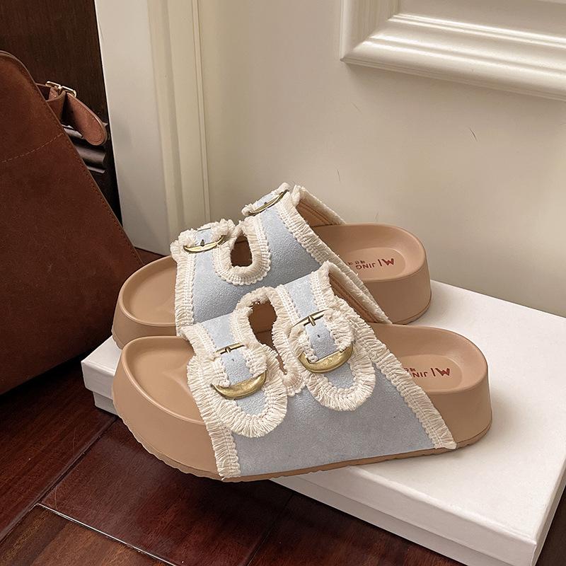 French Beautiful Thick-soled Slippers Women's Summer Outer Wear Advanced Sense 2025 Super Fire New Models with Skirts Go Out Flat-bottomed Sandals