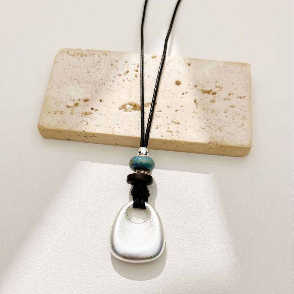 Elegant Black Leather Cord Pendant Necklace - Versatile Luxury Accessory