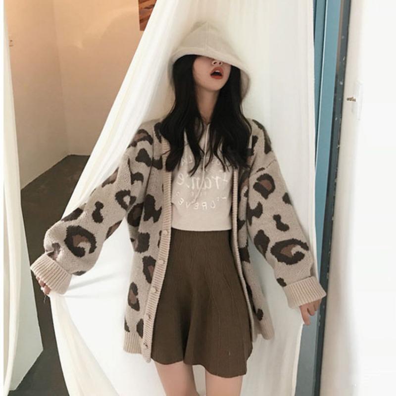 Autumn and winter fashion pink V-neck leopard print ladies sweater jacket, loose and thin lazy style black wool knit cardigan