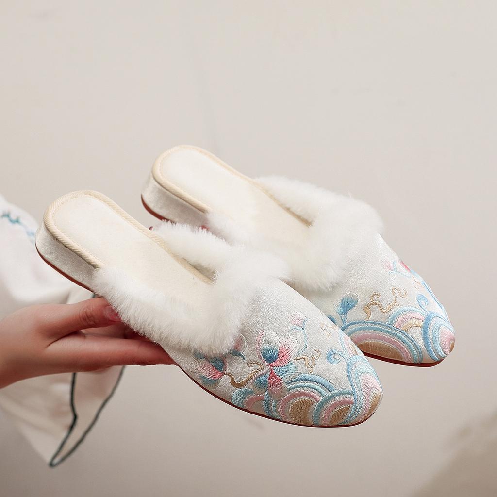 [Hailu] 2025 vinter nye broderte dame innendørs Han-elementer antikke broderte sko Hanfu dame fløyelstøfler